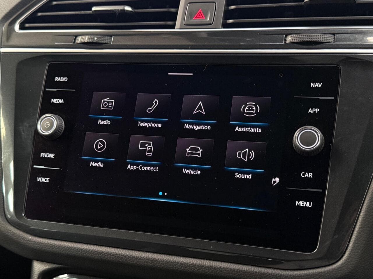 Volkswagen Tiguan thumbnail Infotainment System