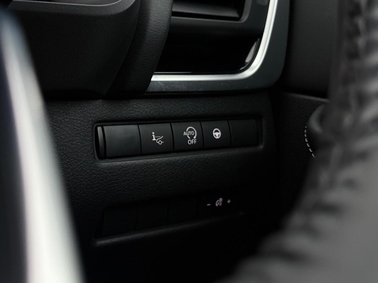 Nissan Qashqai thumbnail Misc Controls