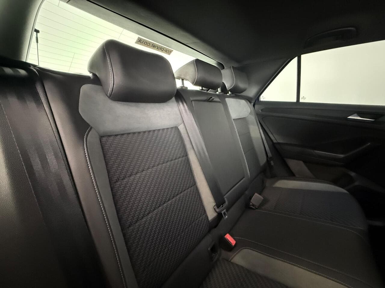 Volkswagen T-Roc thumbnail Seats Rear