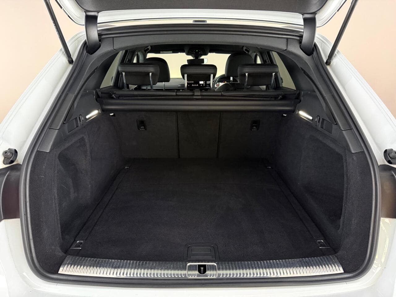Audi A4 Avant thumbnail Boot