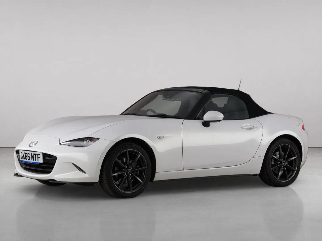 Mazda MX-5 thumbnail Front Left