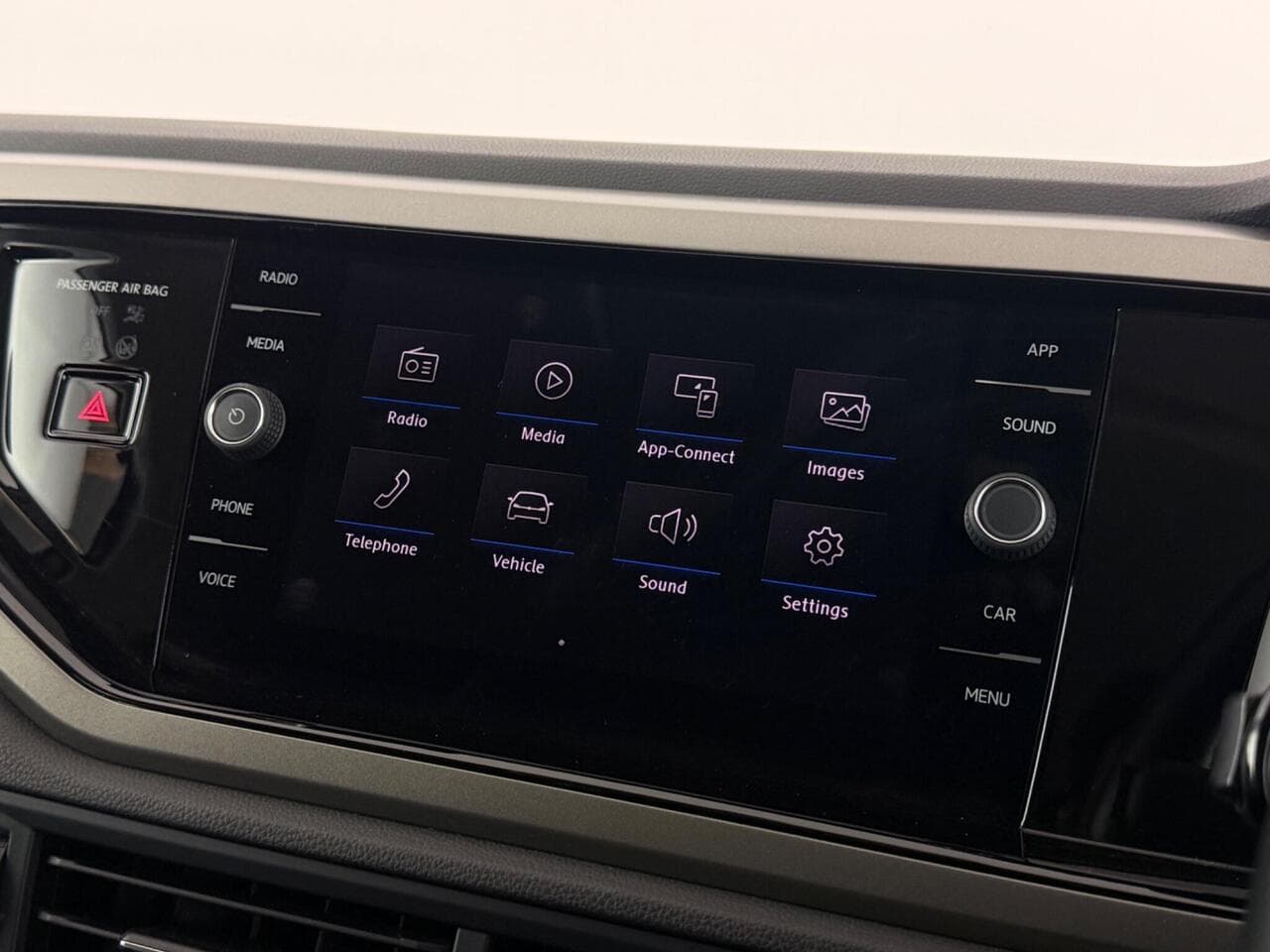 Volkswagen Polo thumbnail Infotainment System