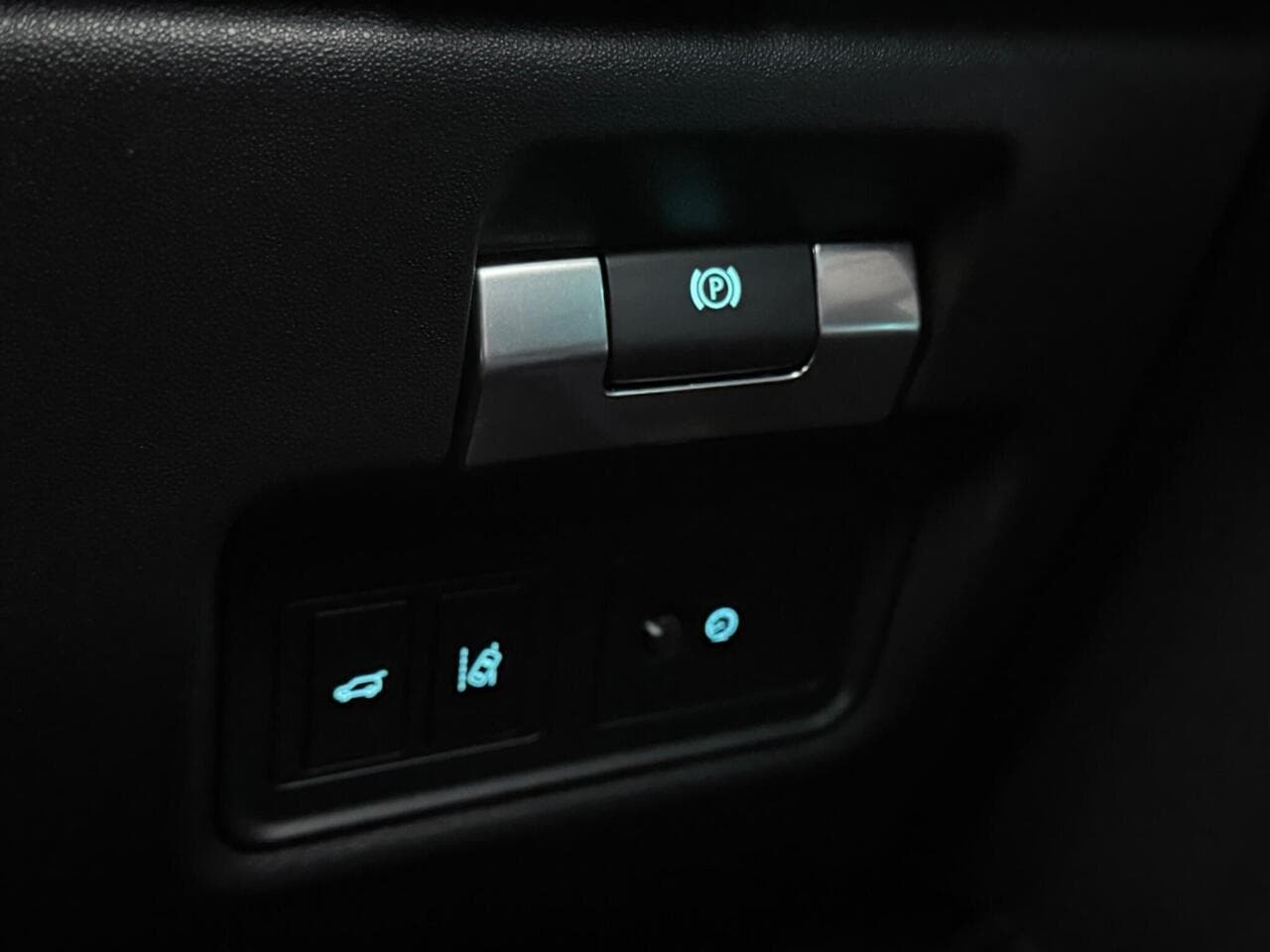 Jaguar E-PACE thumbnail Misc Controls