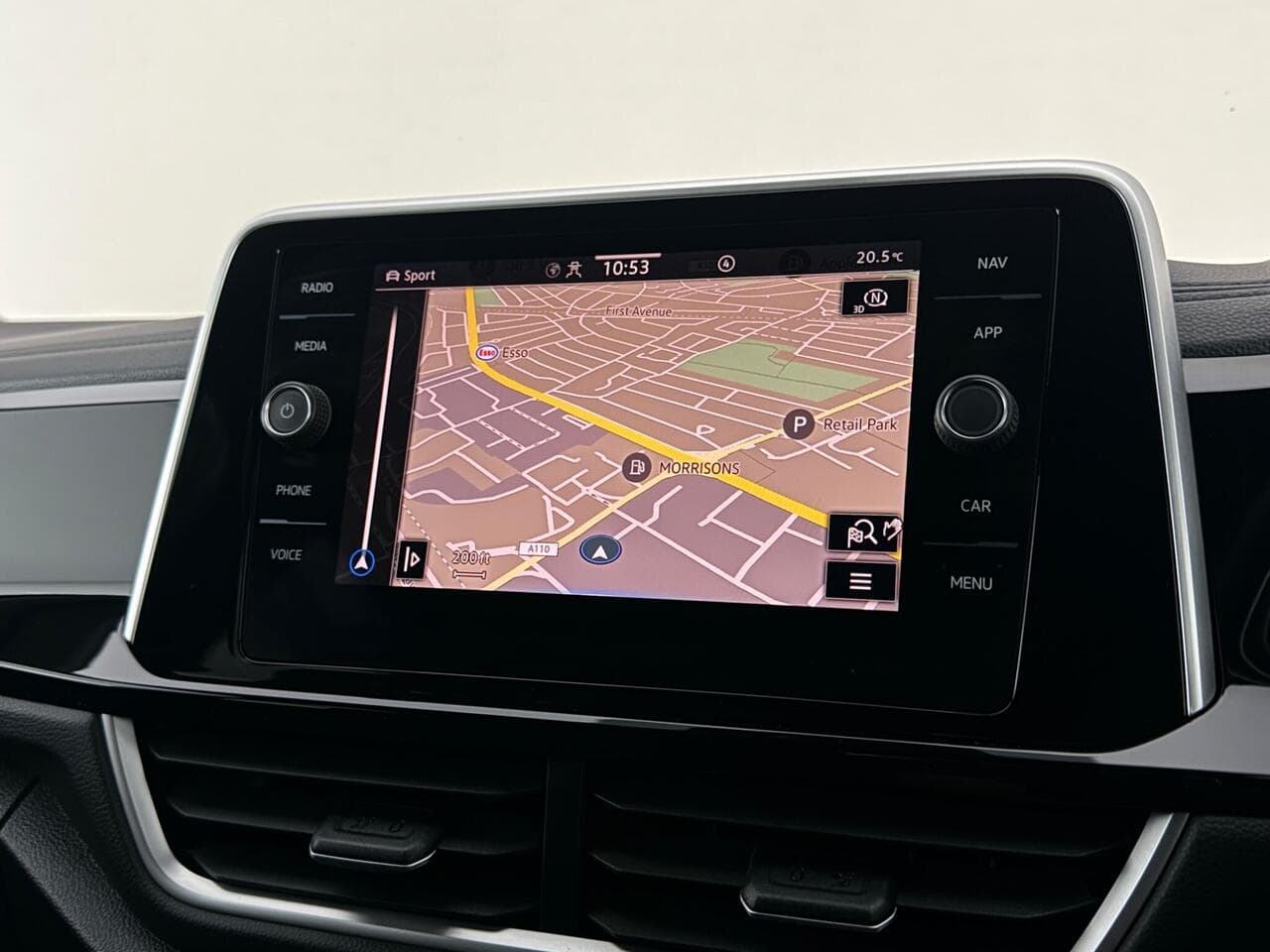Volkswagen T-Roc thumbnail Infotainment System