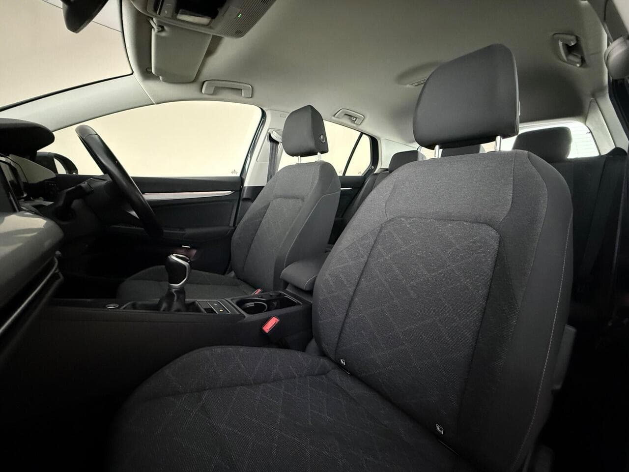Volkswagen Golf thumbnail Seat Front Passenger