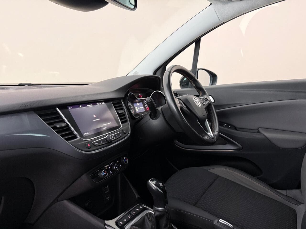 Vauxhall Crossland X thumbnail Interior Front