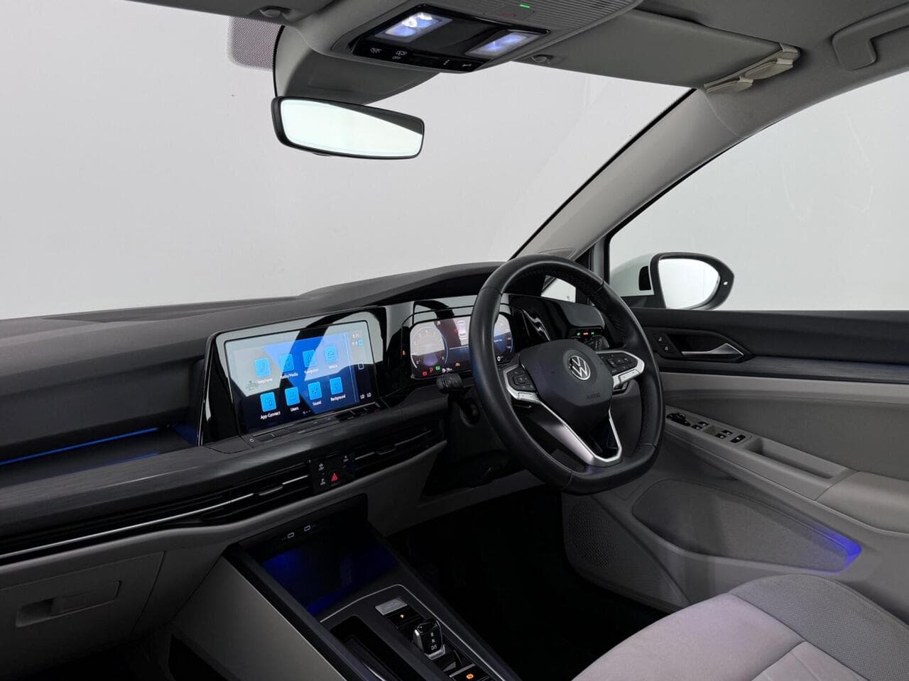 Volkswagen Golf thumbnail Interior Front