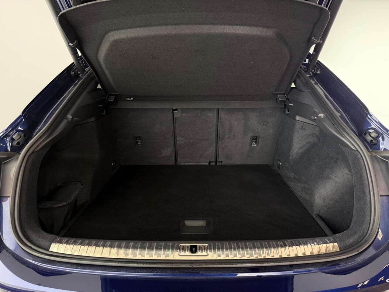 Audi Q3 thumbnail Boot