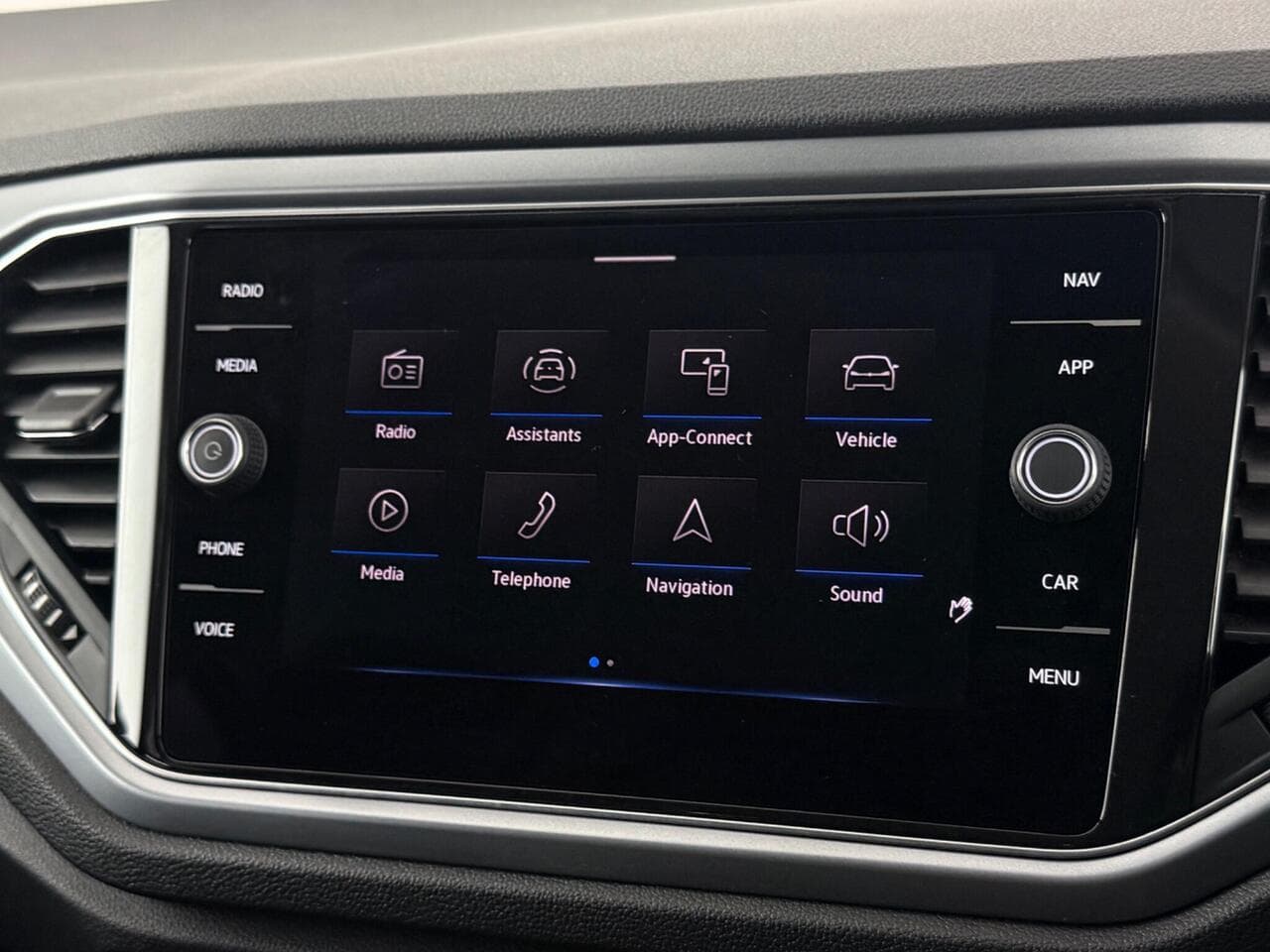 Volkswagen T-Roc thumbnail Infotainment System