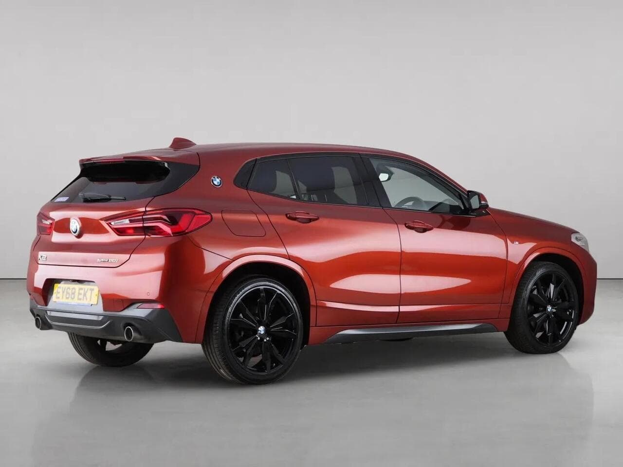 BMW X2 thumbnail Side Right