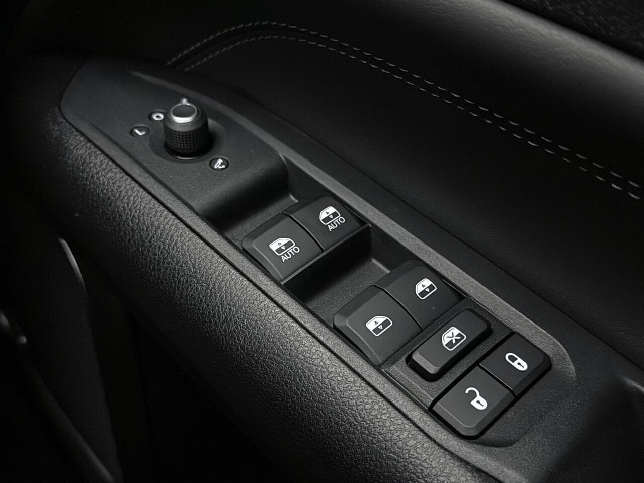 Jeep Compass thumbnail Misc Controls