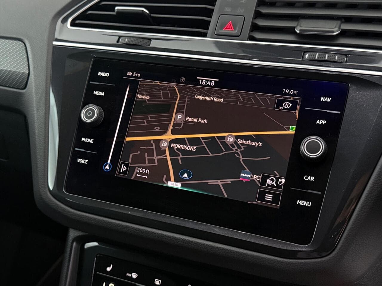 Volkswagen Tiguan thumbnail Infotainment System
