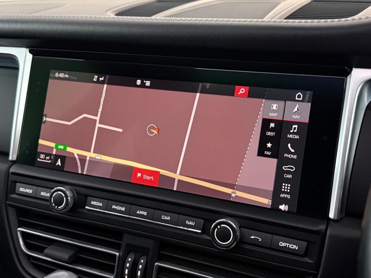 Porsche Macan thumbnail Infotainment System