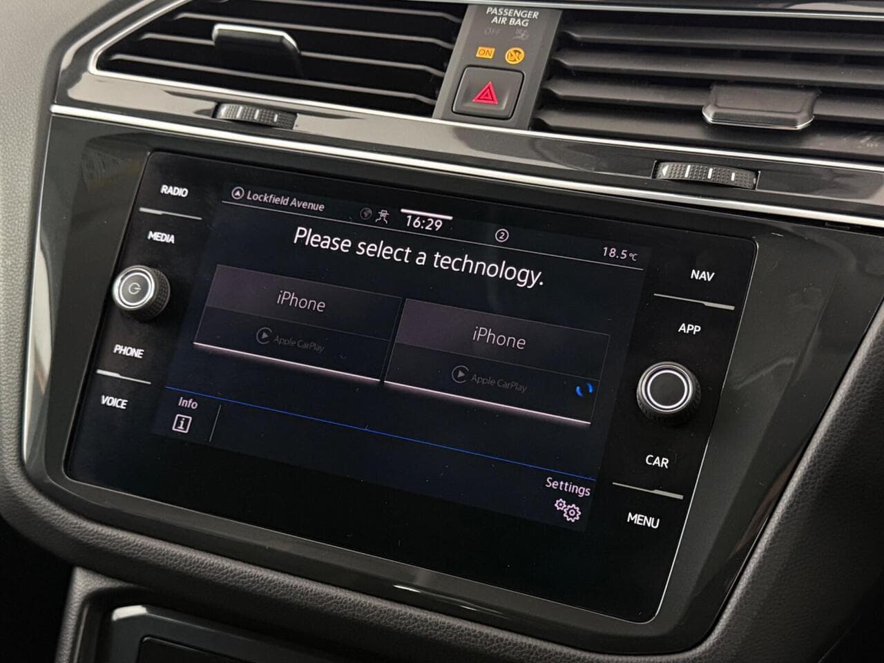 Volkswagen Tiguan thumbnail Infotainment System