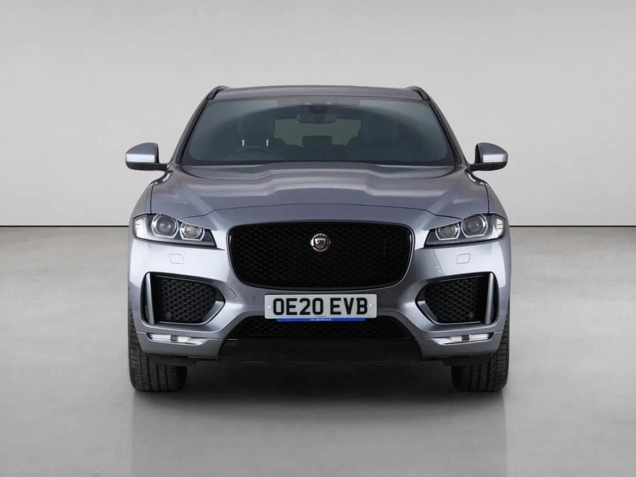 Jaguar F-PACE thumbnail Front
