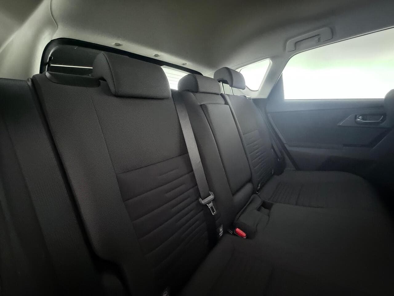 Toyota Auris thumbnail Seats Rear