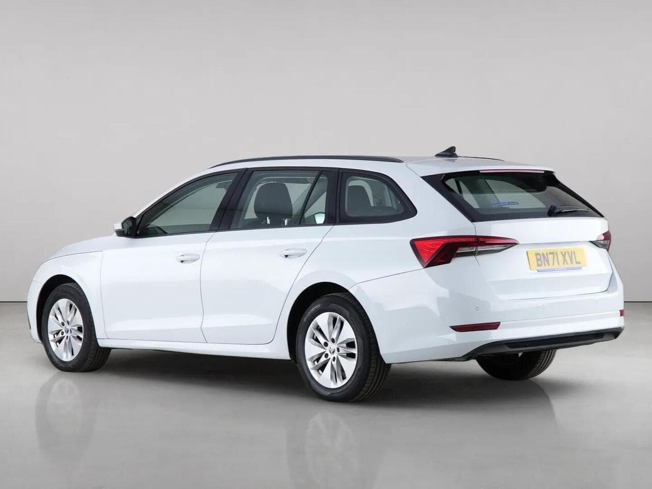 Skoda Octavia thumbnail Rear Left