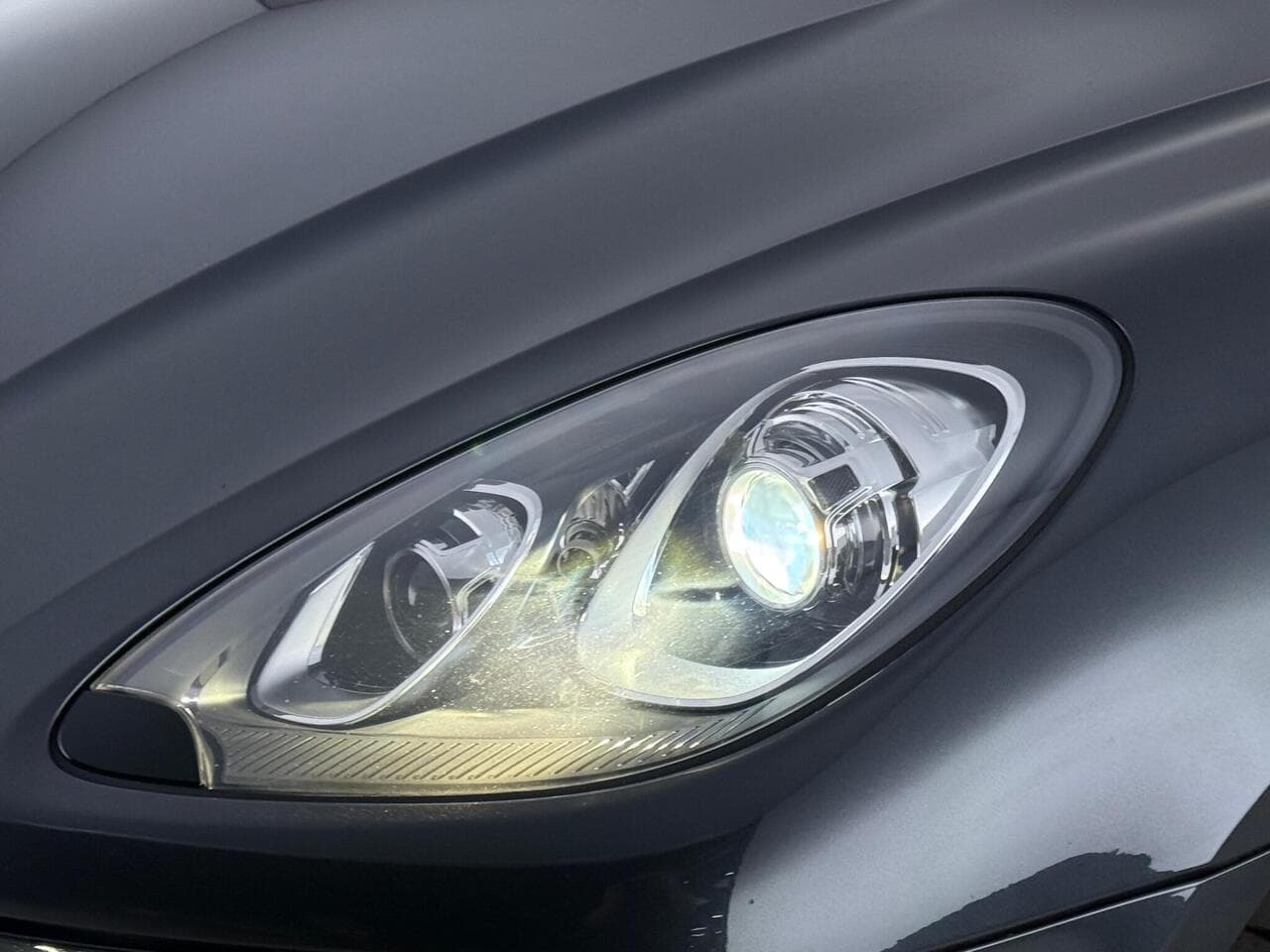 Porsche Macan thumbnail Lights Front
