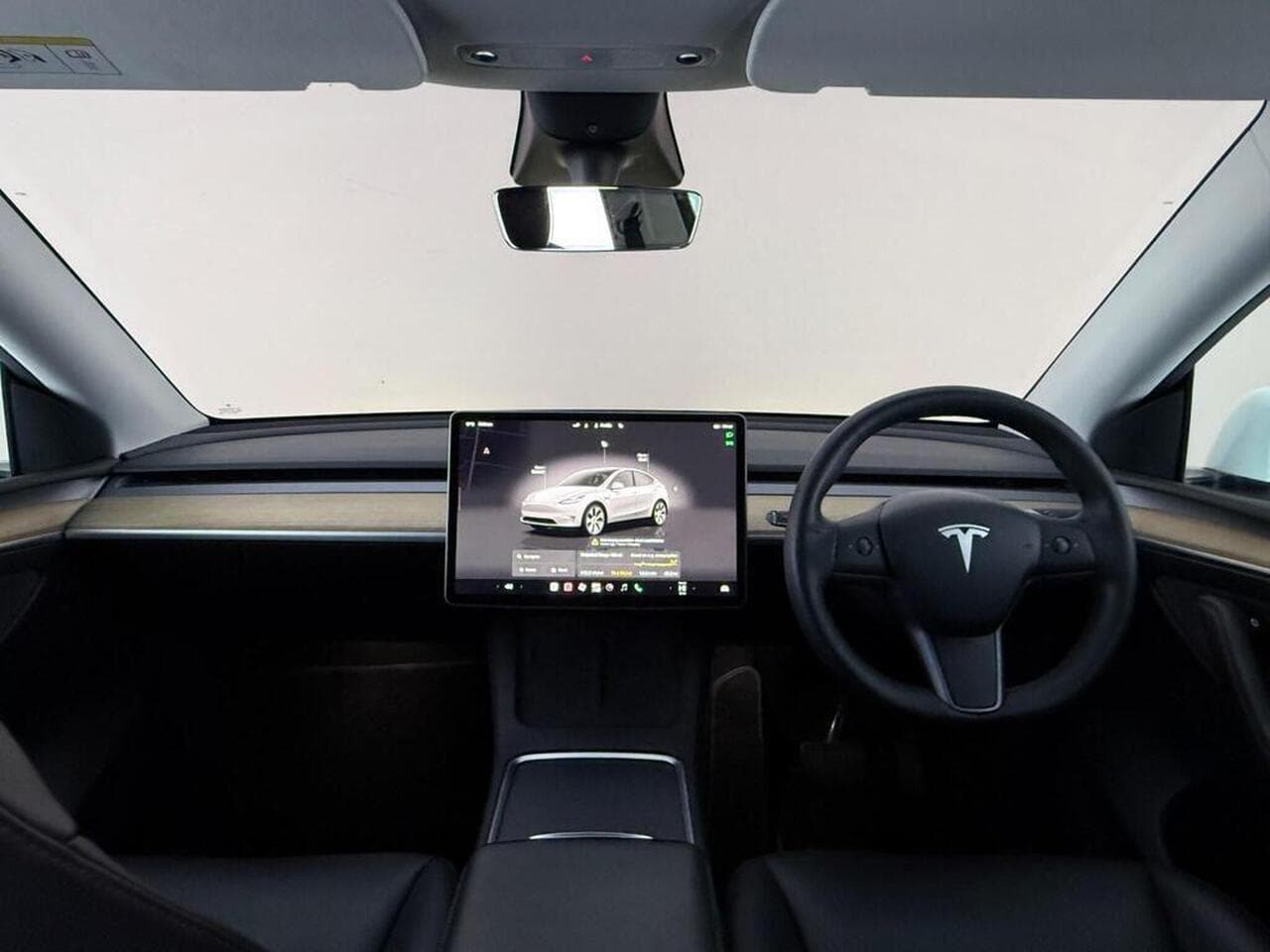 Tesla Model Y thumbnail Interior Front