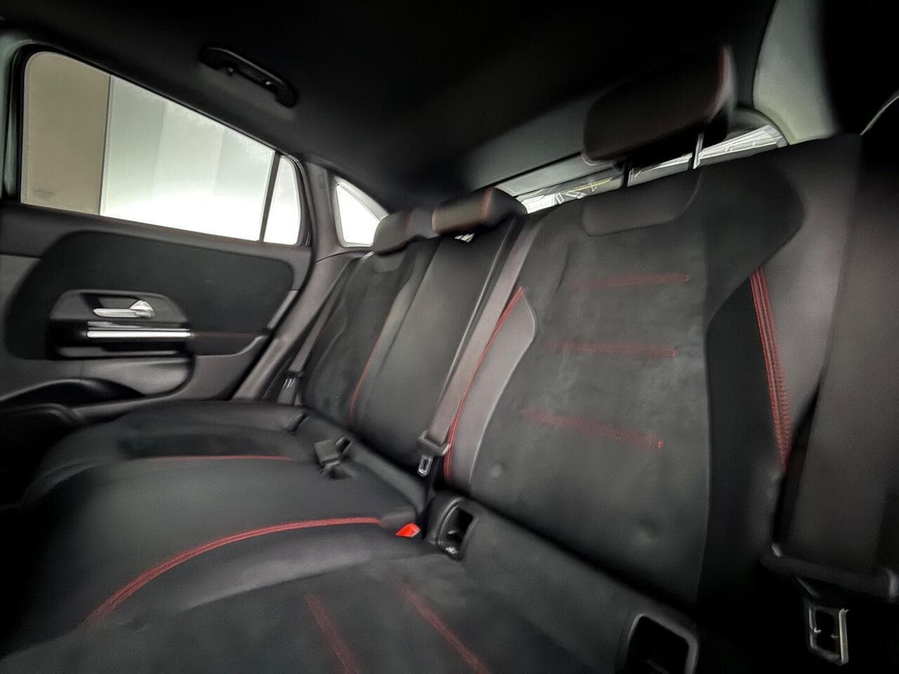 Mercedes-Benz GLA thumbnail Seats Rear