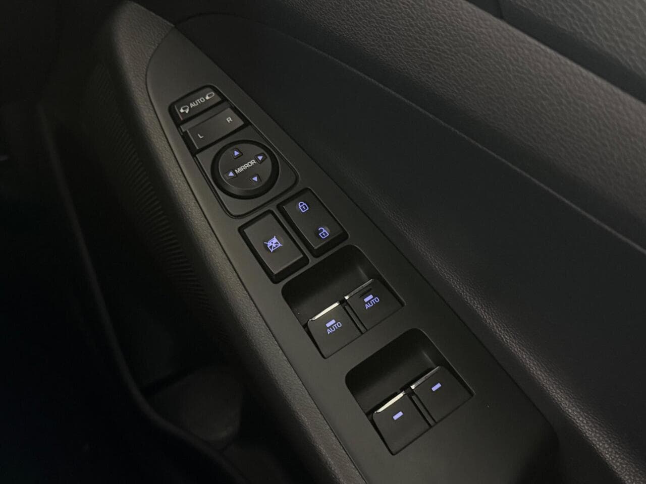 Hyundai TUCSON thumbnail Misc Controls