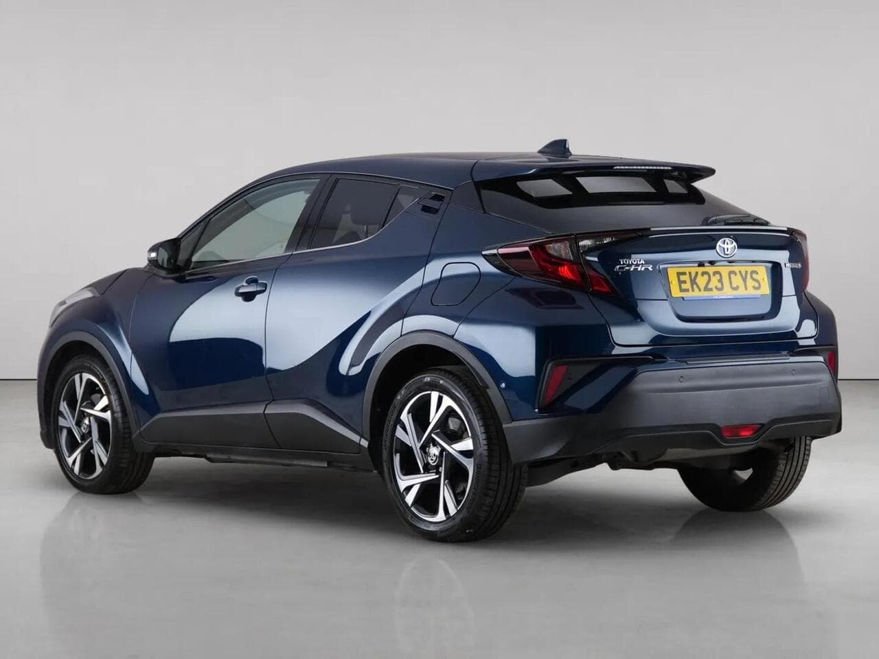Toyota C-HR thumbnail Rear Left