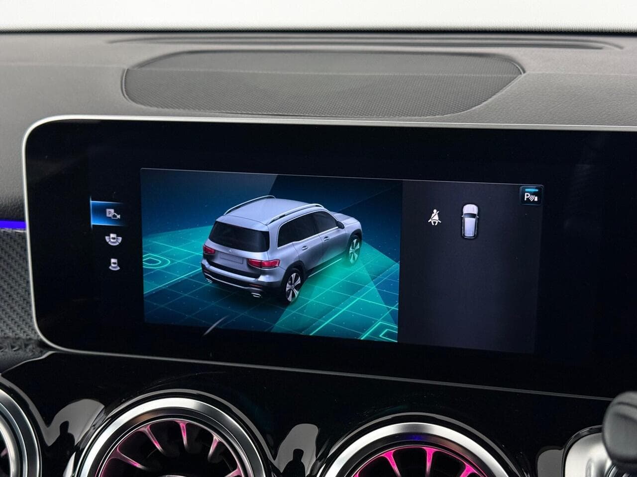 Mercedes-Benz GLB thumbnail Infotainment System