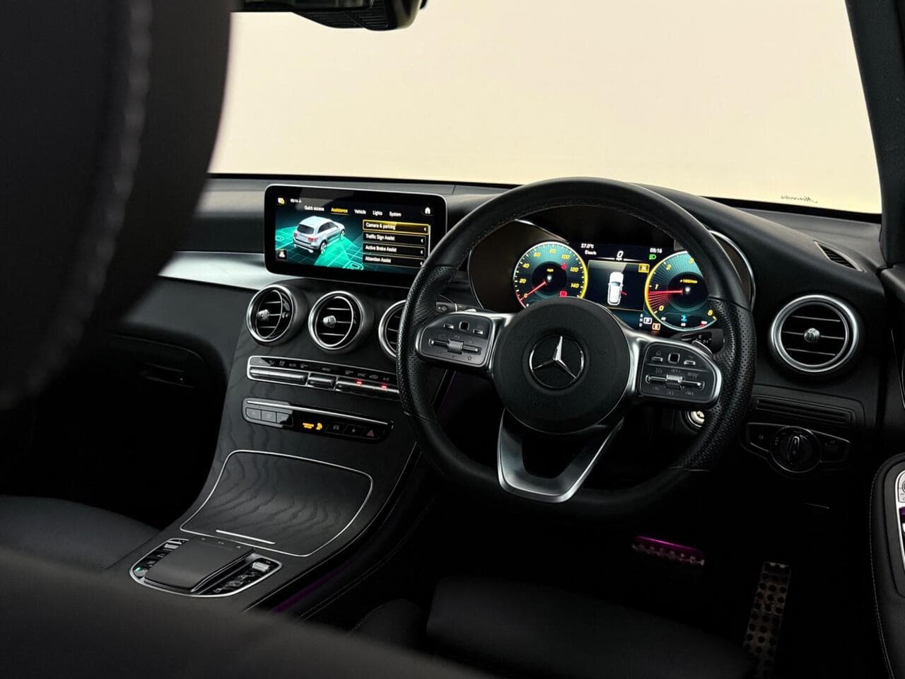 Mercedes-Benz GLC thumbnail Interior Front