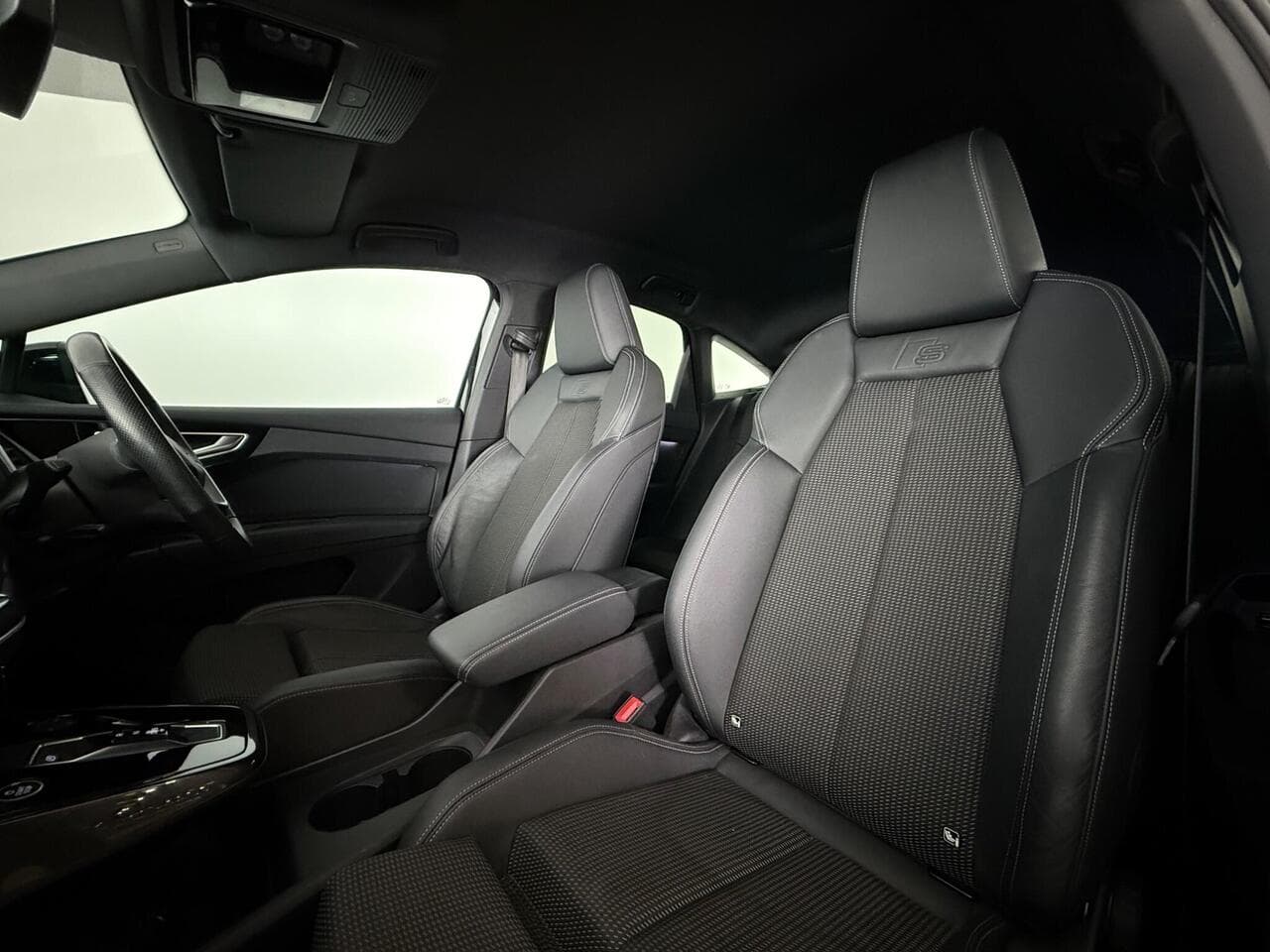 Audi Q4 e-tron thumbnail Seat Front Passenger