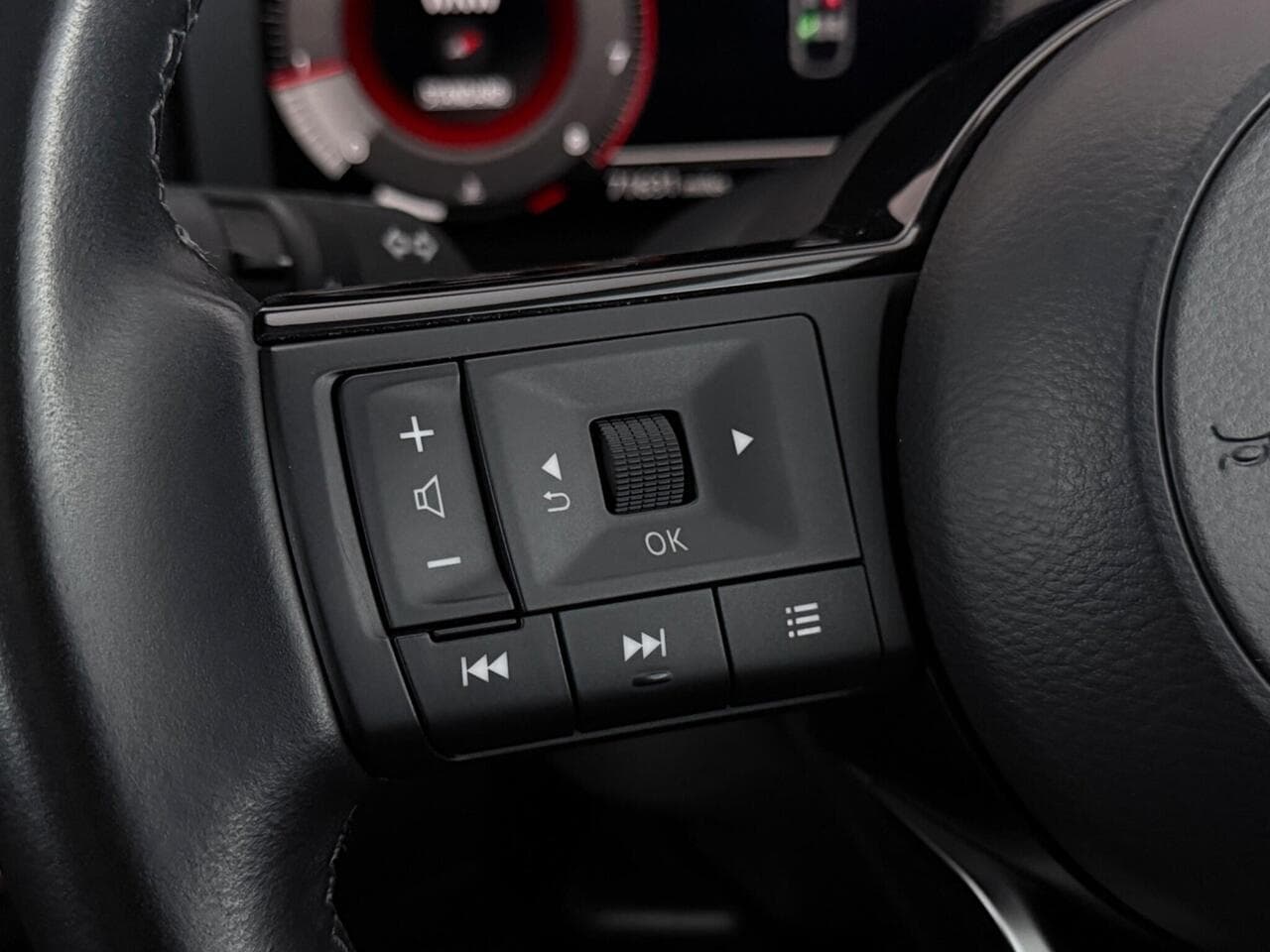 Nissan Qashqai thumbnail Misc Controls