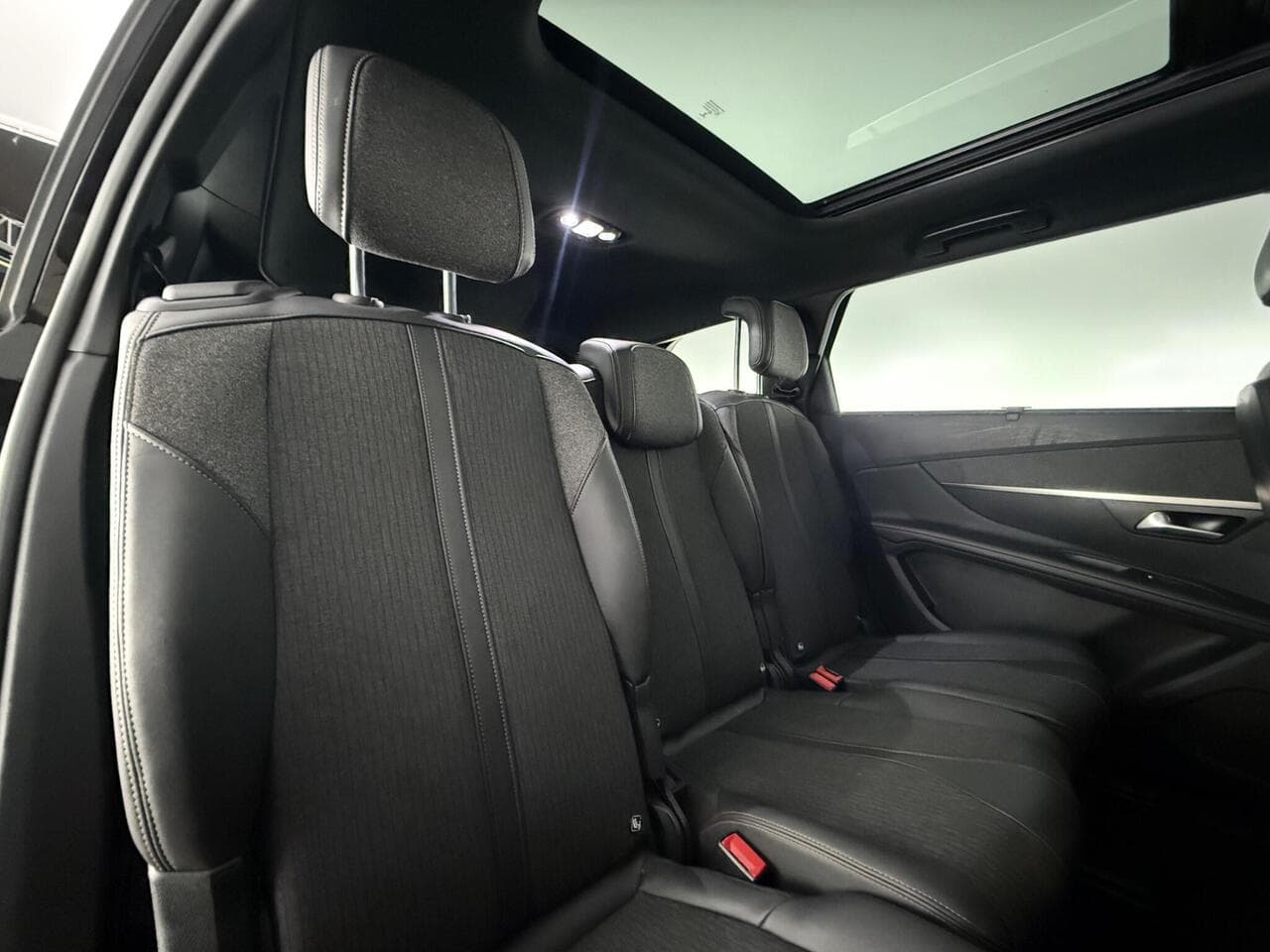 Peugeot 5008 thumbnail Seats Rear