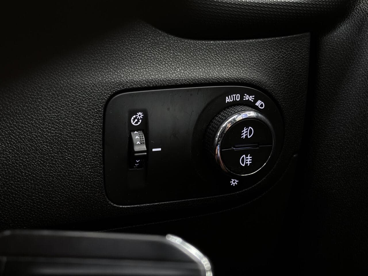 Vauxhall Crossland thumbnail Misc Controls