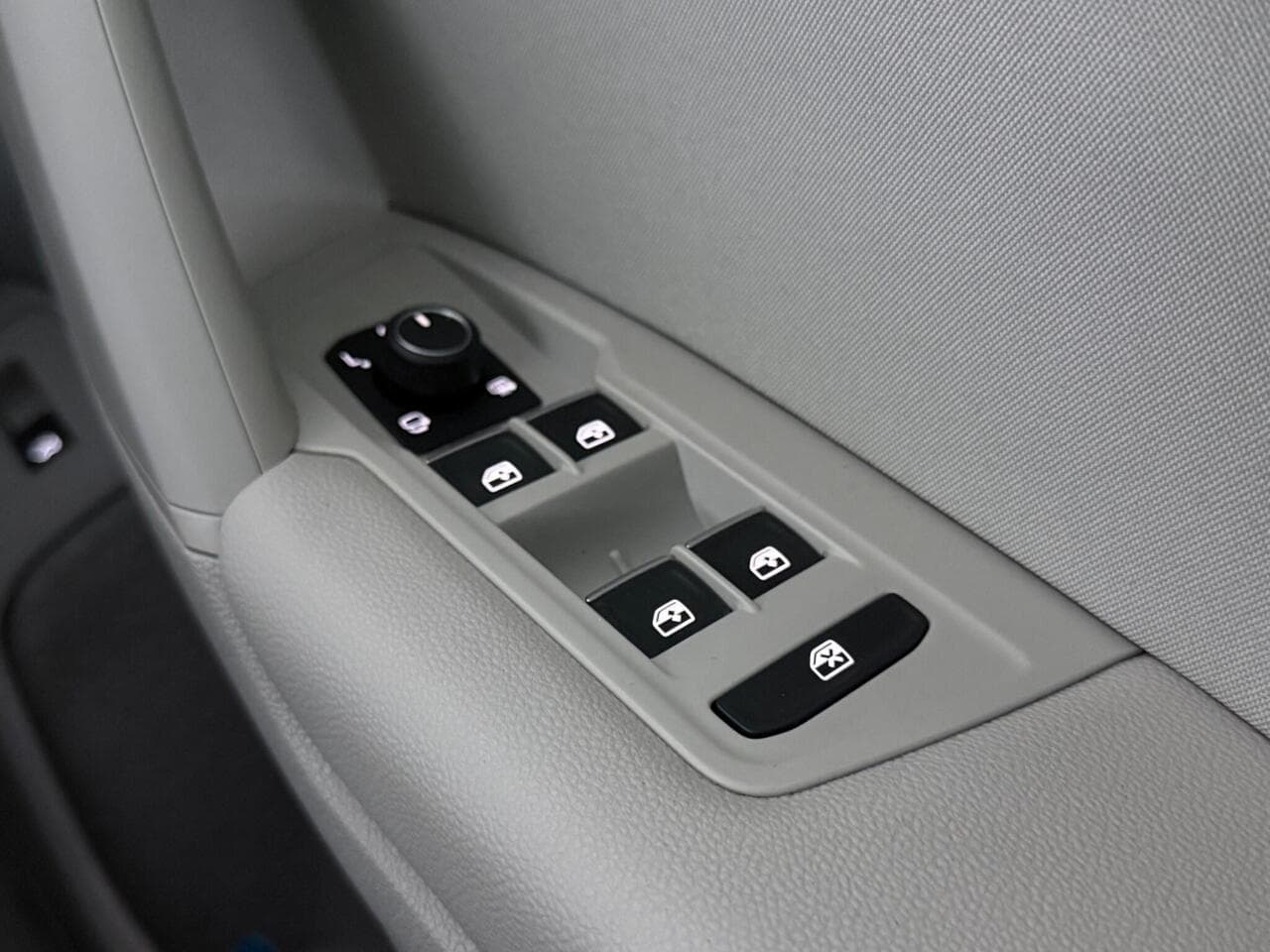 Volkswagen Tiguan thumbnail Misc Controls