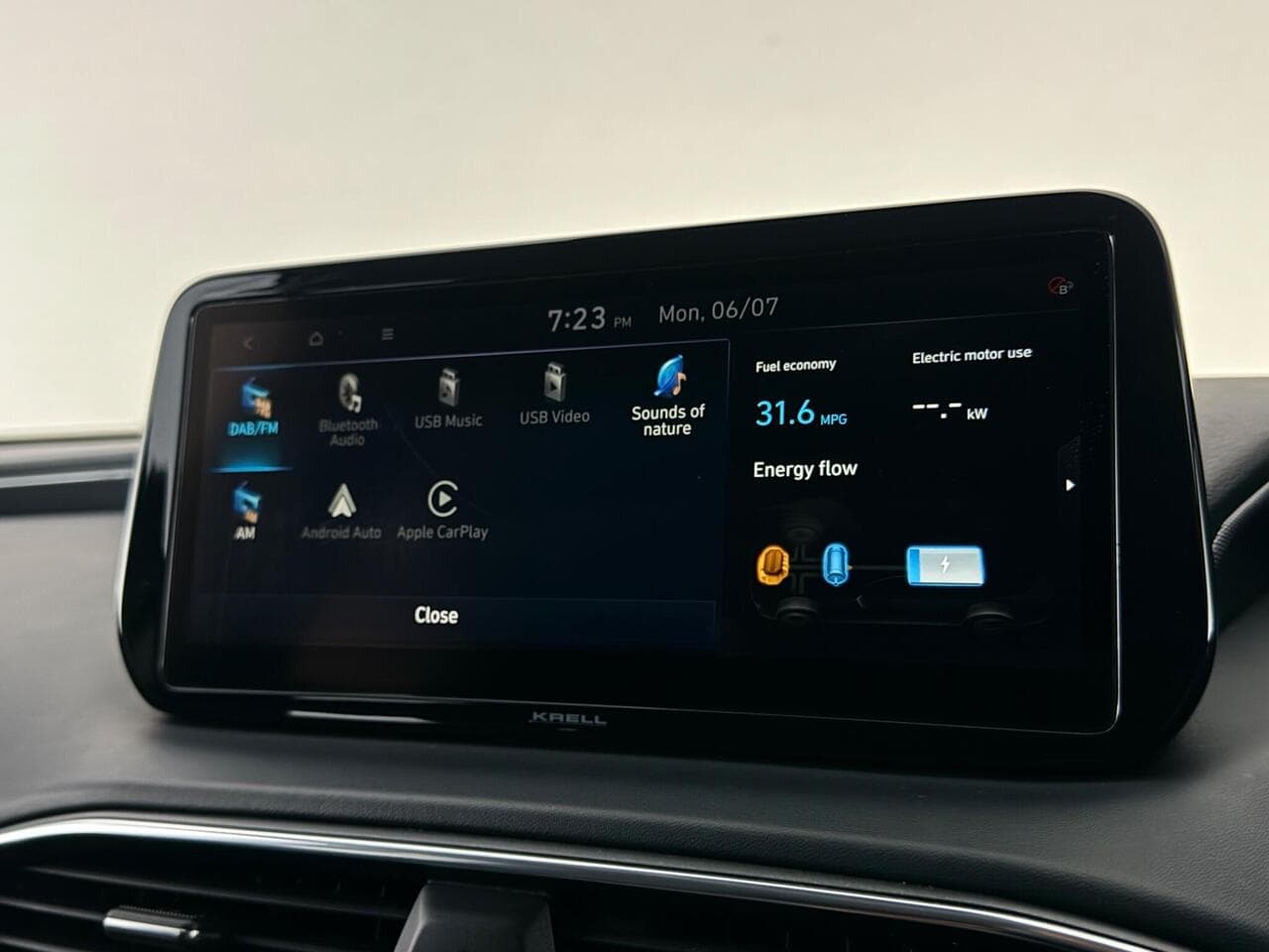 Hyundai Santa Fe thumbnail Infotainment System