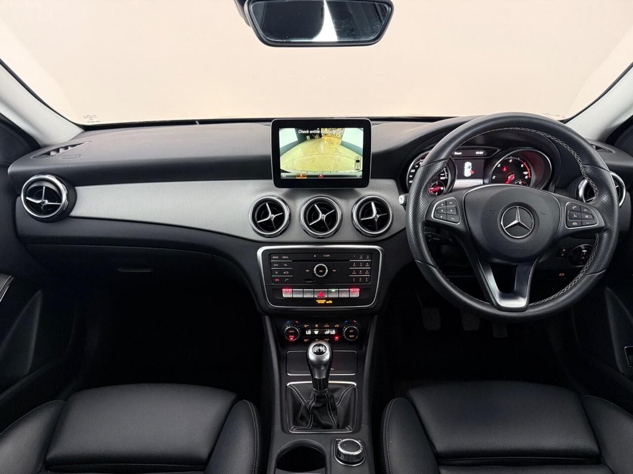 Mercedes-Benz GLA thumbnail Interior Front
