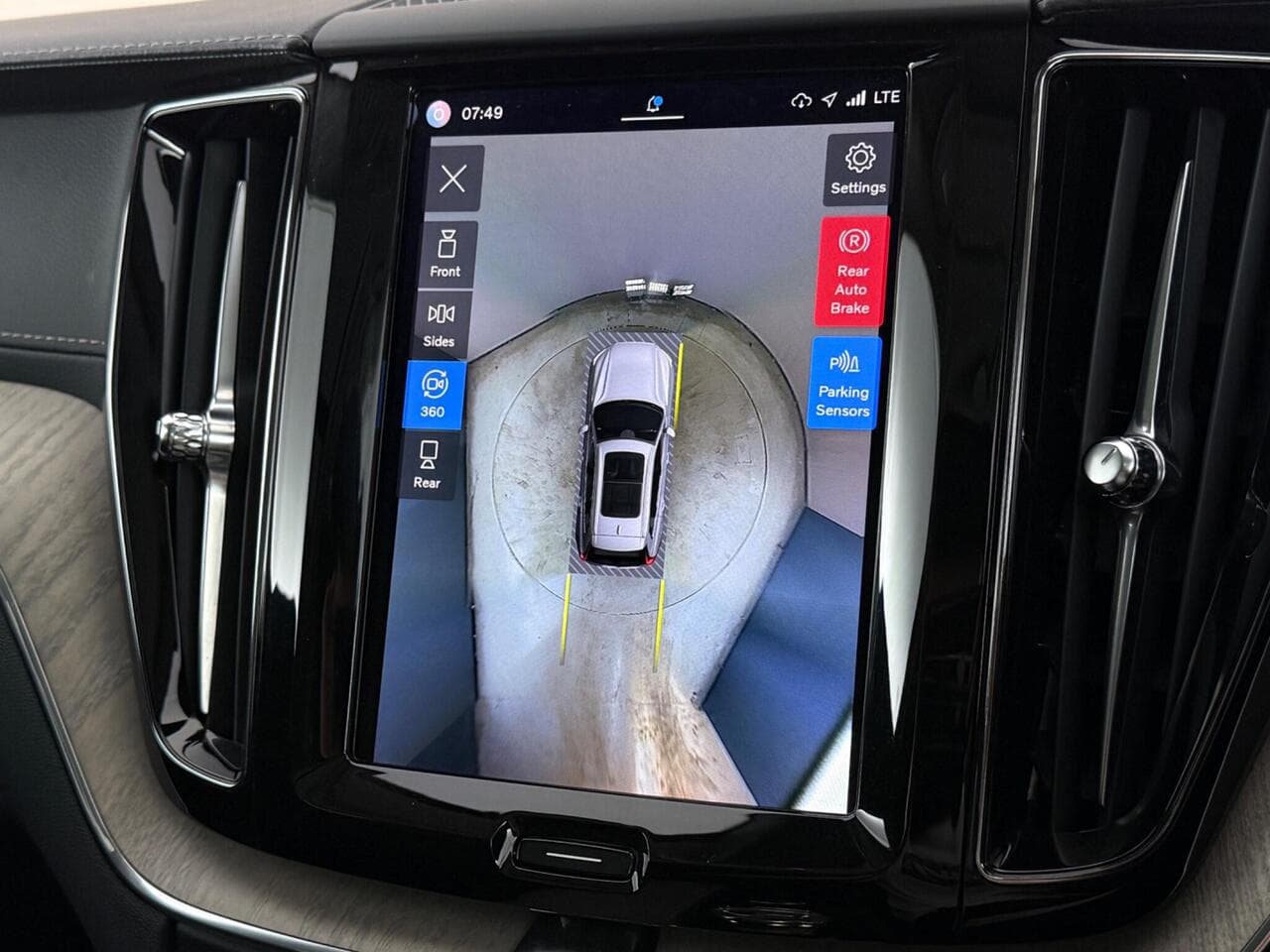 Volvo XC60 thumbnail Infotainment System