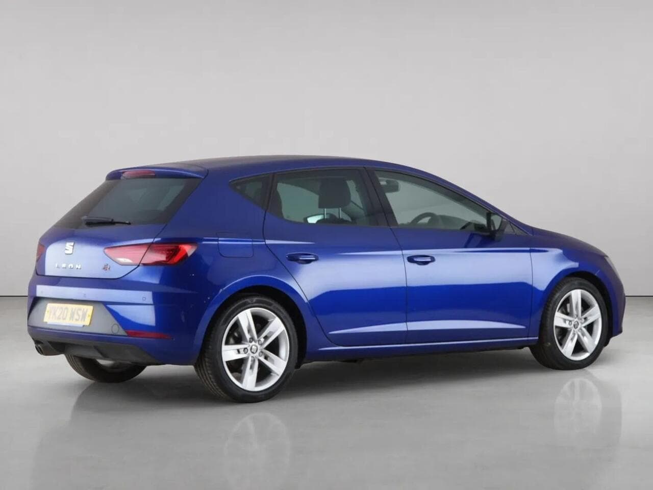 SEAT Leon thumbnail Side Right