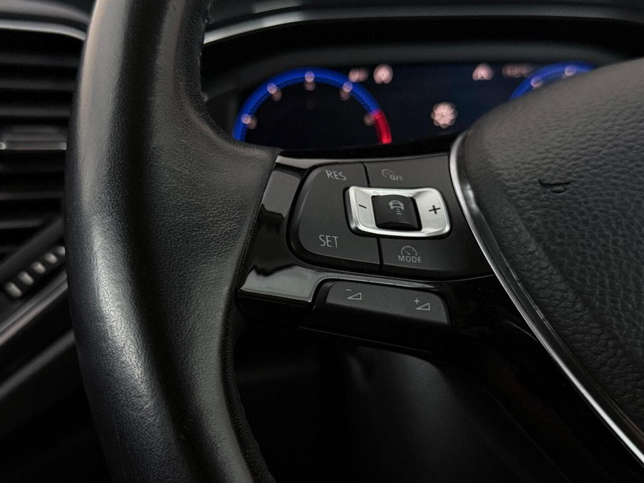 Volkswagen T-Roc thumbnail Misc Controls