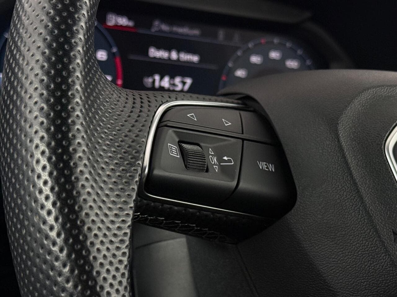 Audi Q3 thumbnail Misc Controls