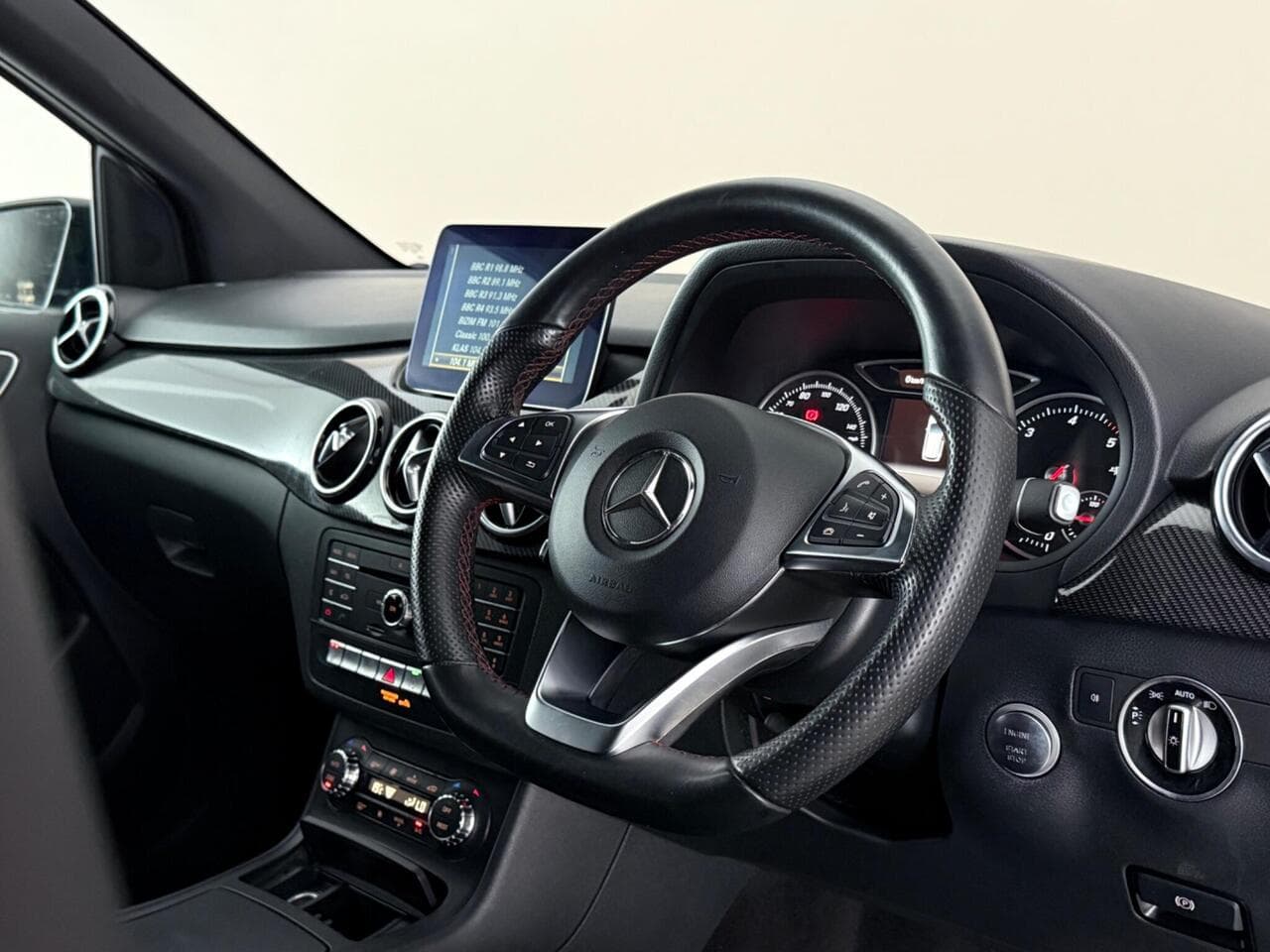 Mercedes-Benz B Class thumbnail Interior Front