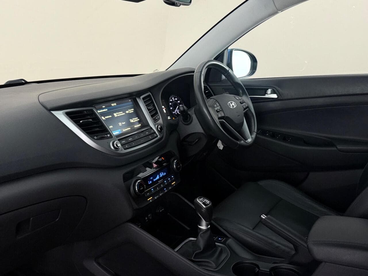 Hyundai TUCSON thumbnail Interior Front