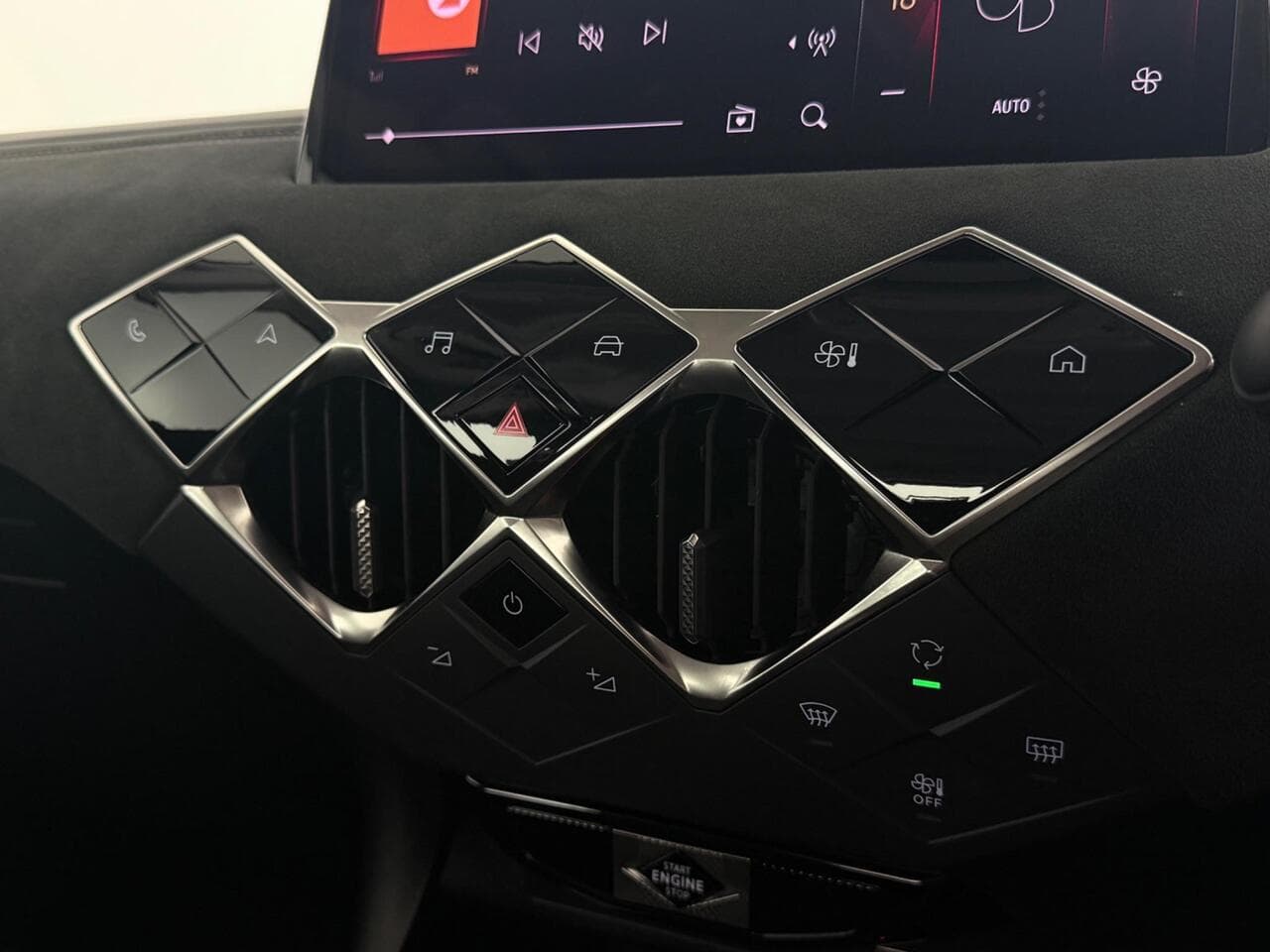 DS AUTOMOBILES DS 3 thumbnail Infotainment System