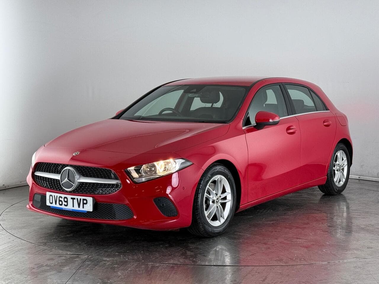 Mercedes-Benz A Class thumbnail Front Left