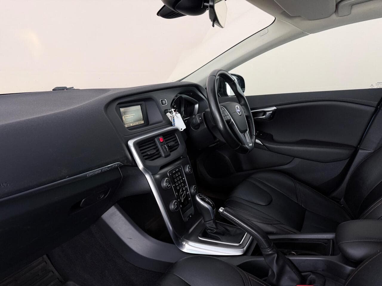 Volvo V40 Cross Country thumbnail Interior Front