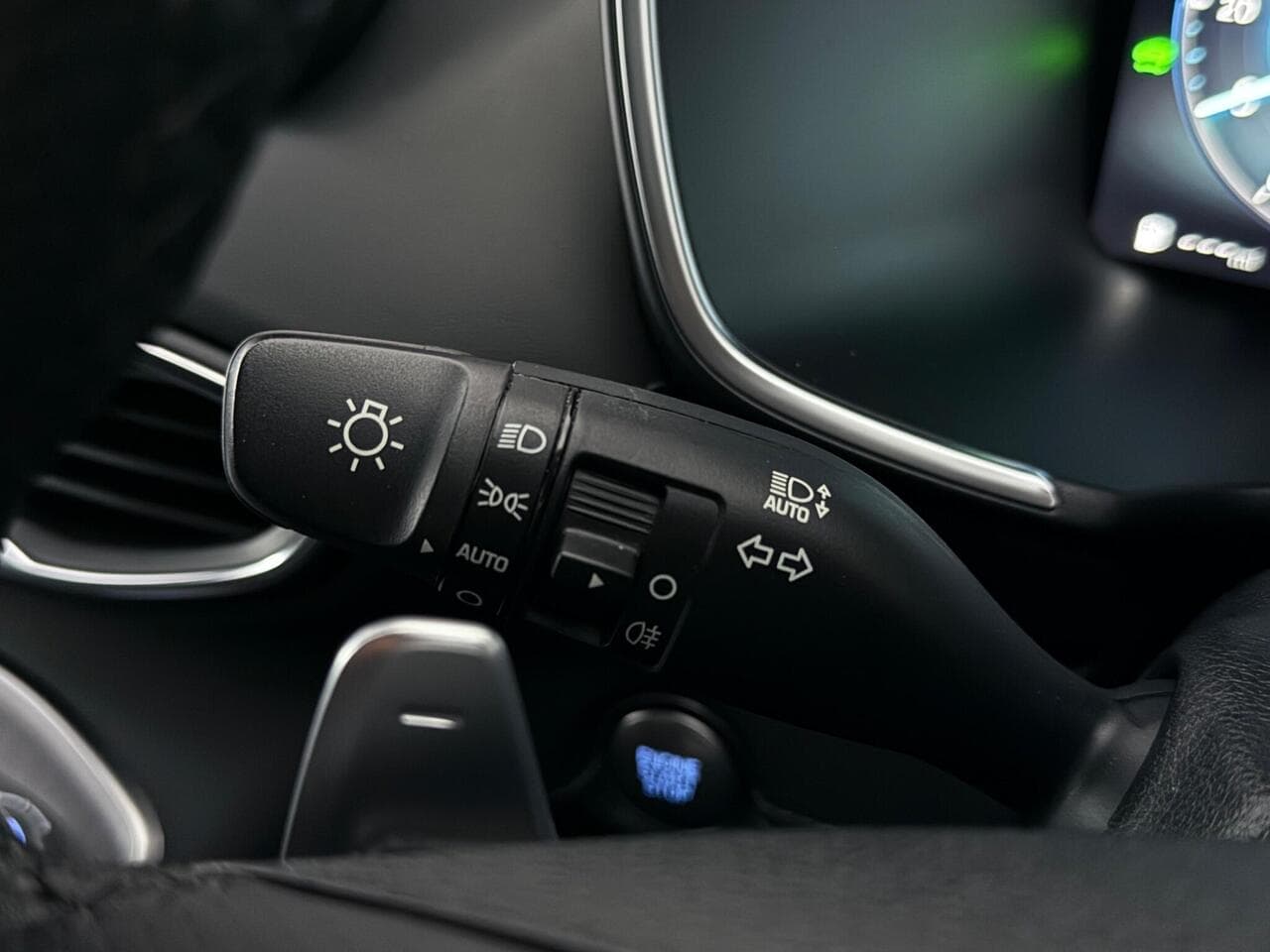 Hyundai Santa Fe thumbnail Misc Controls