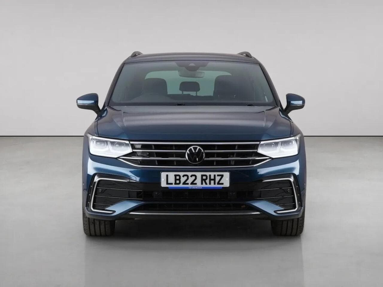 Volkswagen Tiguan thumbnail Front