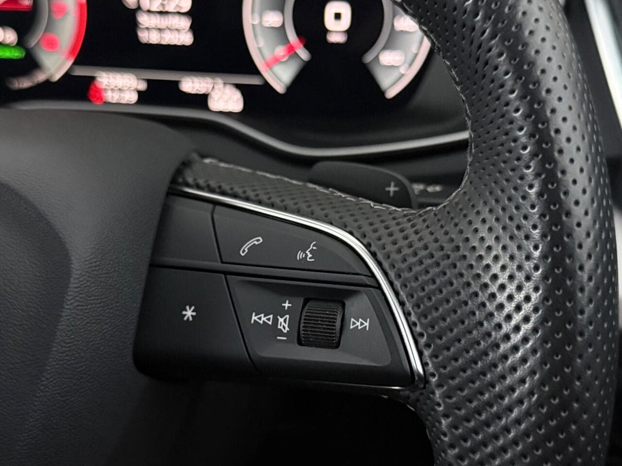 Audi Q5 thumbnail Misc Controls