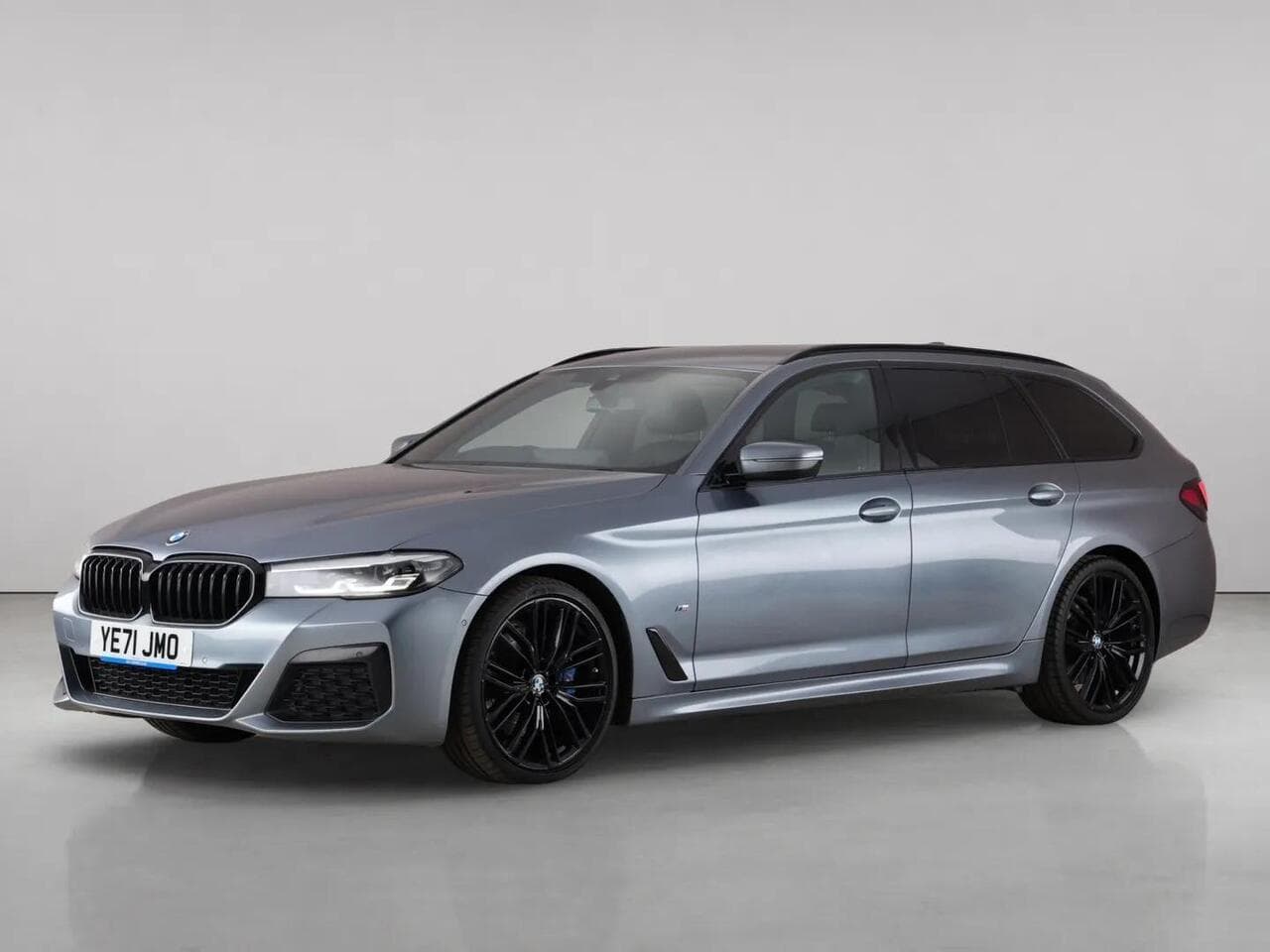 BMW 5 Series thumbnail Front Left
