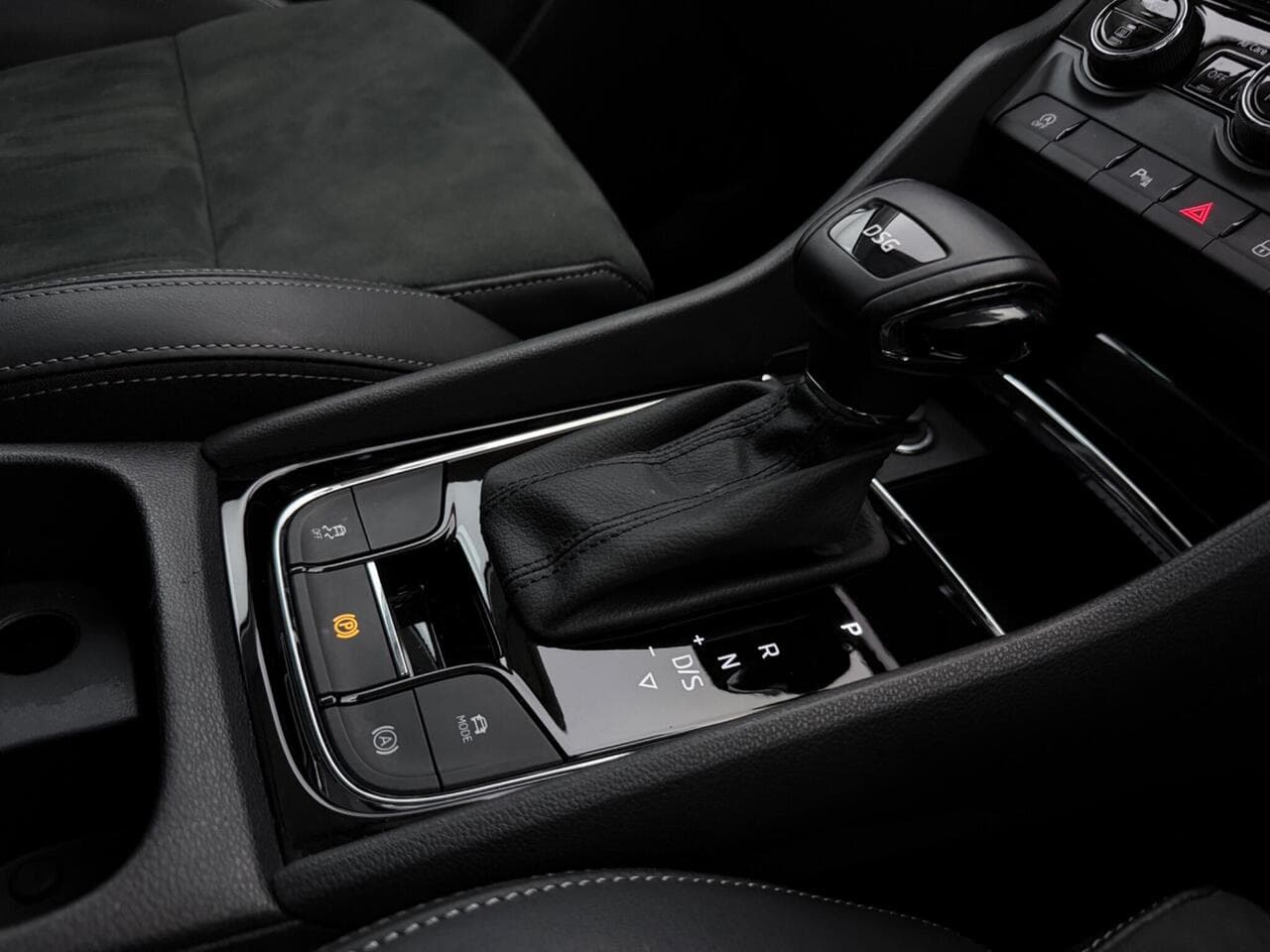 Skoda Karoq thumbnail Interior Front
