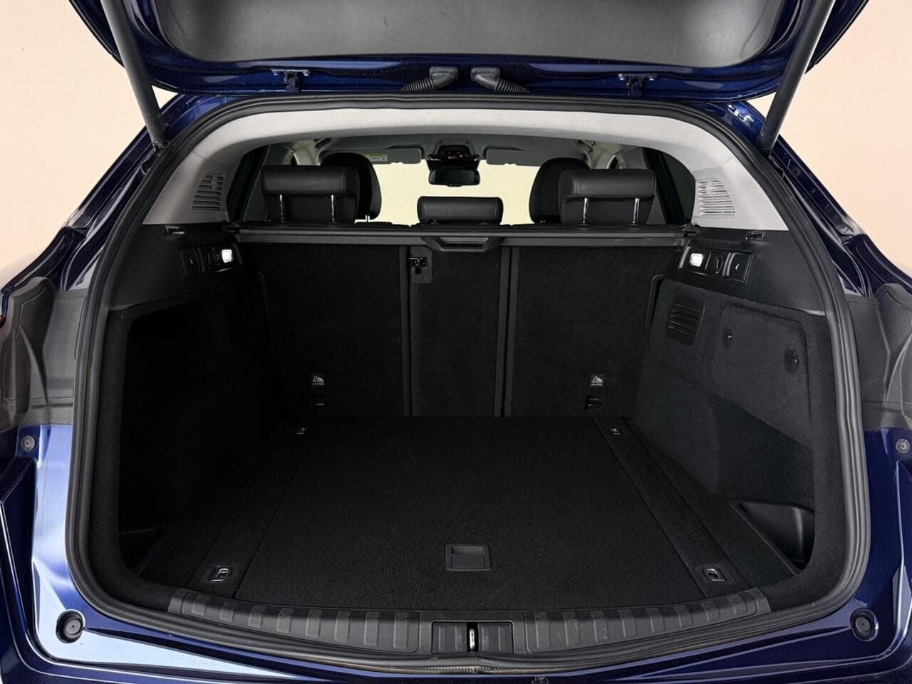 Alfa Romeo Stelvio thumbnail Boot